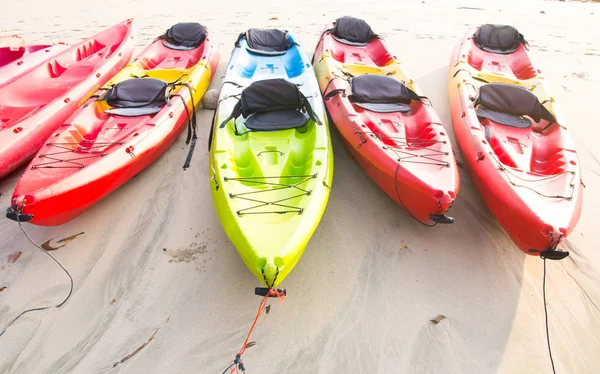 Kayaks sur la plage — Photo