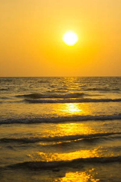 Pôr do sol sobre o mar — Fotografia de Stock