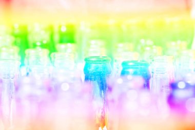 Boş yeşil şişe kapatın 