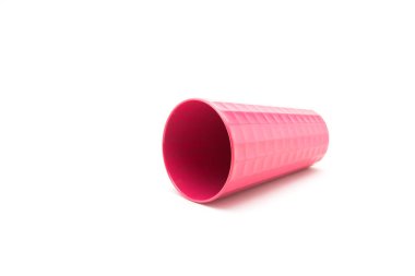 beyaz zemin üzerine plastik cam