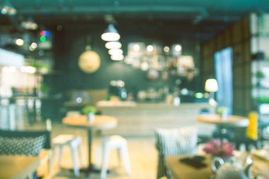 Bokeh ile kafenin arka planı bulanık