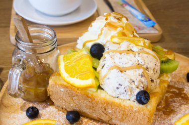 Bal tost ekmek pudding 