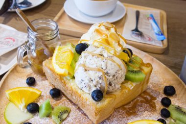 Bal tost ekmek pudding 