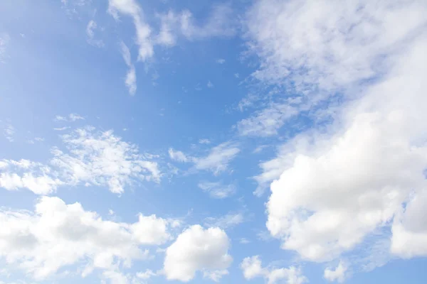 Hermoso fondo cielo azul — Foto de Stock