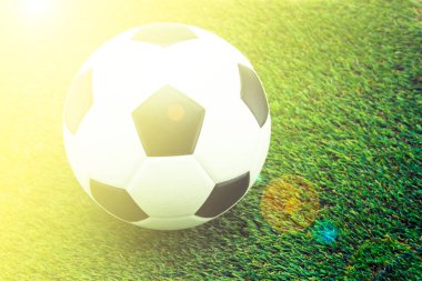 Futbol sahasında futbol topu