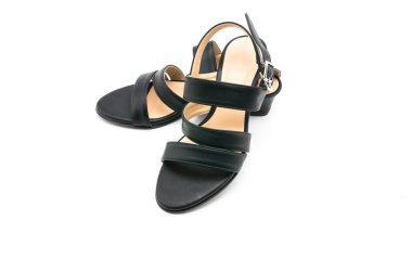 beyaz arkaplanda ayakkabılar