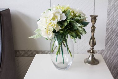 Yapay çiçek dekorasyonu 