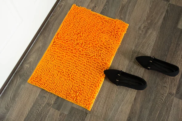 Door mat with black shoes