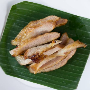 Domuz rostosu tabağa dilimlenmiş