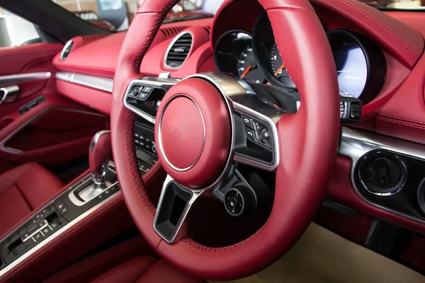 Innenraum eines Luxusautos — Stockfoto