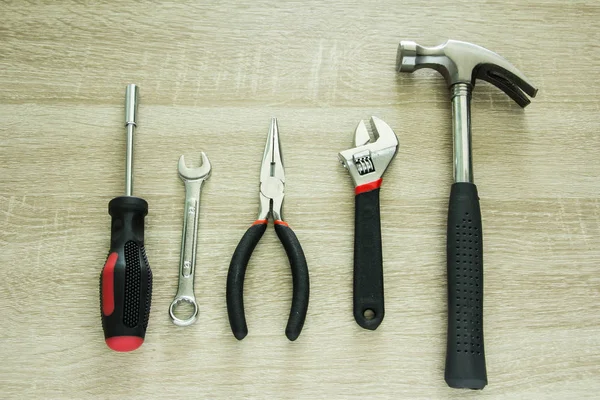 Werkzeuge auf Holztisch — Stockfoto