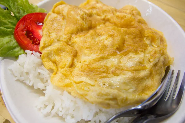 Deliciosa omelete no arroz — Fotografia de Stock