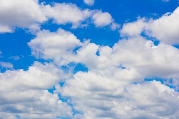 Cielo azul con nube — Foto de Stock