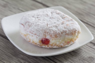 Plaka üzerinde leziz poğaça