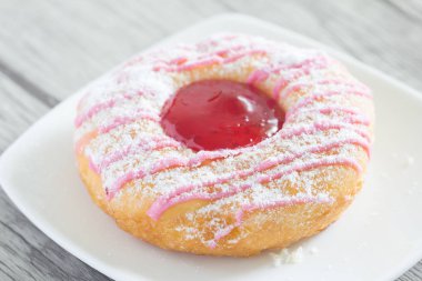 Plaka üzerinde leziz poğaça