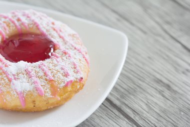 Plaka üzerinde leziz poğaça