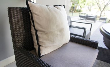 oturma odasında yastıklar