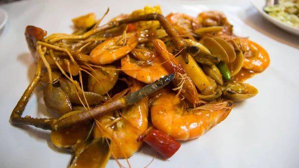 Camarones al horno con salsa — Foto de Stock