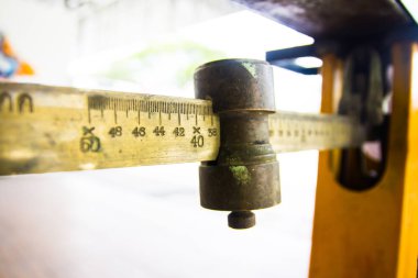 Eski demir ağırlık ölçek.