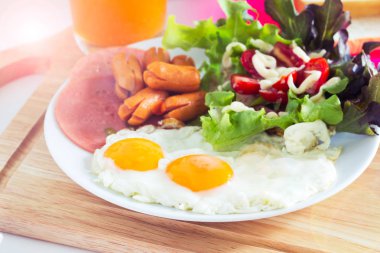  Yumurtalı kahvaltı.