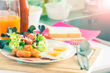  Yumurtalı kahvaltı.