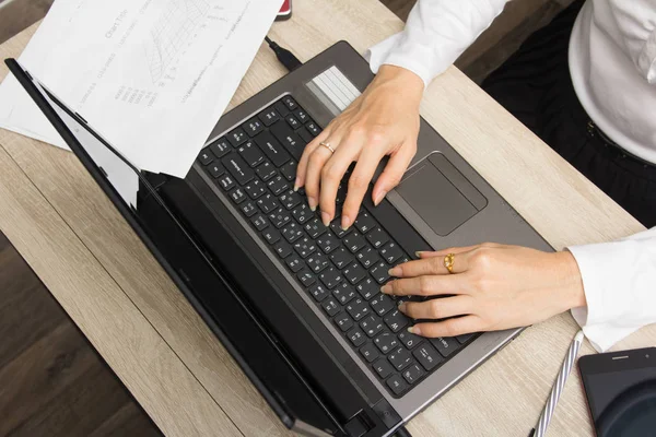 Ofis Masası iş belgeleri 