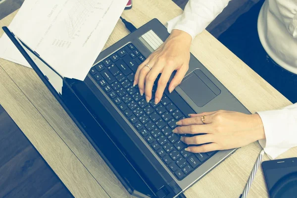 Ofis Masası iş belgeleri 