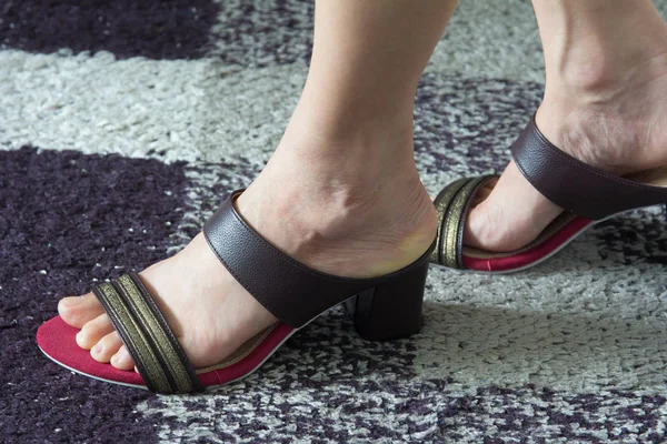 kadın ayakları Ayakkabı.