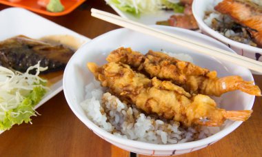 Japon yemekleri (karides tempura)