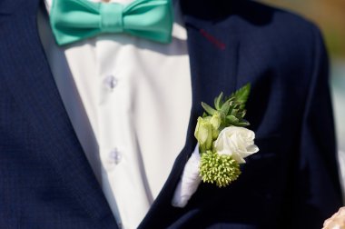 Damatlar ceket yaka beyaz düğün çiçeği