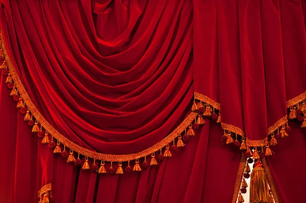 Open red curtains with glitter opera or theater background — Stock Photo, Image