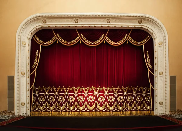 Open red curtains with glitter opera or theater background — Stock Photo, Image