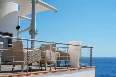 deniz üzerinde güzel Cafe