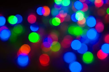 çeşitli renklerde bulanık ışık gece