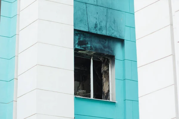 Window a fire in high-rise building — Stock Photo, Image