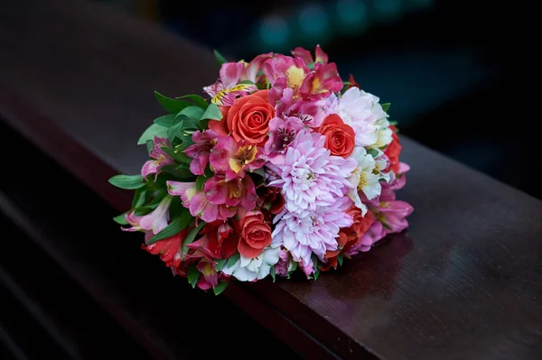 Beautiful wedding bouquet lay on the table — Stock Photo, Image
