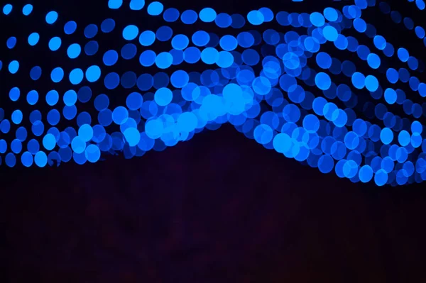 Guirnalda desenfoque azul en decoración de Navidad Parque de Invierno —  Fotos de Stock