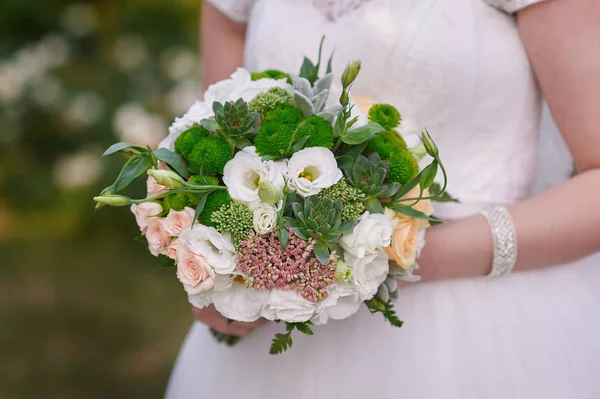 Bride holding a beautiful bridal bouquet — Stock Photo, Image