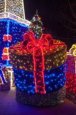 dekor Noel tema üzerinde. aydınlatma hediyeler ve köknar ağacı