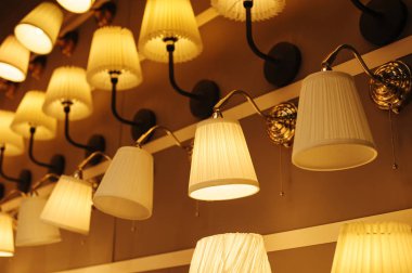 mağaza raflarında dahil güzel avize duvar