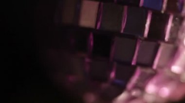 Mor disko topu yakın çekim