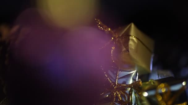 抽象的七彩眩光背景圣诞礼物 — 图库视频影像