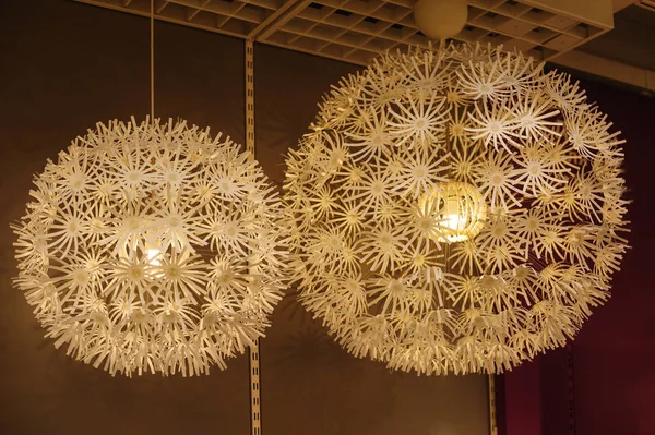 Lobide güzel dekoratif ışıklar — Stok fotoğraf