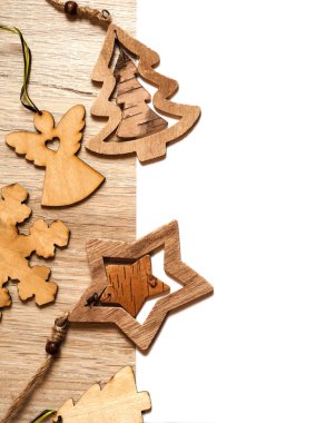 Metin için yer beyaz zemin üzerine izole Noel oyuncaklar