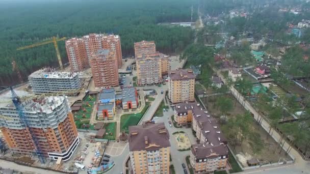 集合住宅の建設。quadrocopters の上からの眺め — ストック動画