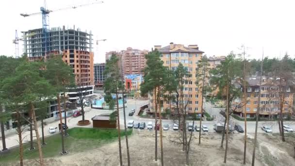 Construction d'appartements. vue d'en haut avec quadrocopters — Video