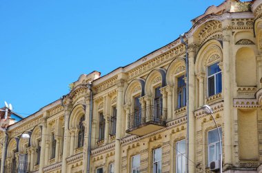 çok katlı bina windows ile tarihi