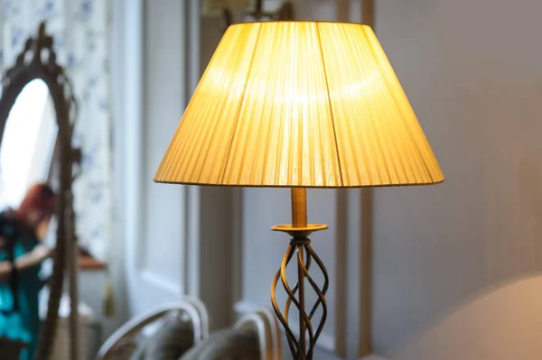Schöner Lampenschirm im Schlafzimmer — Stockfoto