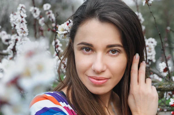 Beautiful smiling young woman in a flowered Spring Garden — Stock Photo, Image