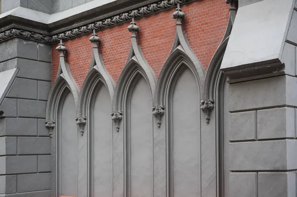 教会の外側から建物の建築をアーケードします。 — ストック写真